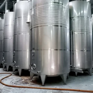 industrial stainless steel storage tanks and pressure vessels for chemical processing