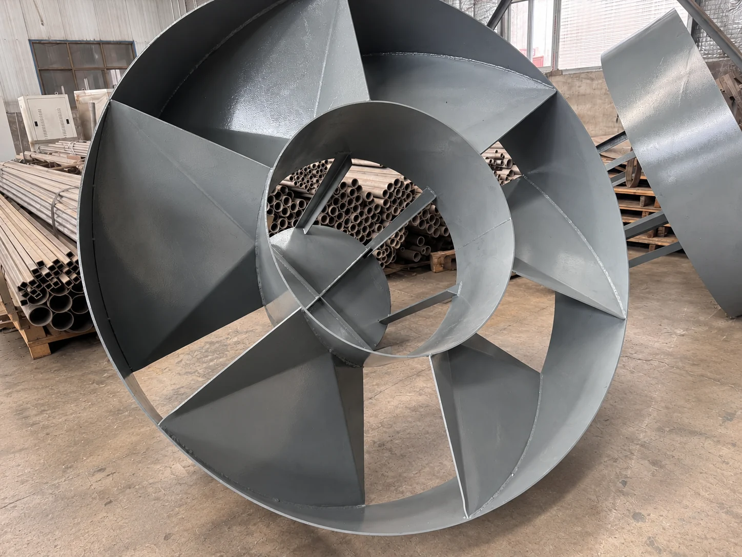 Annular static mixer assembly with angled internal vanes in the workshop
